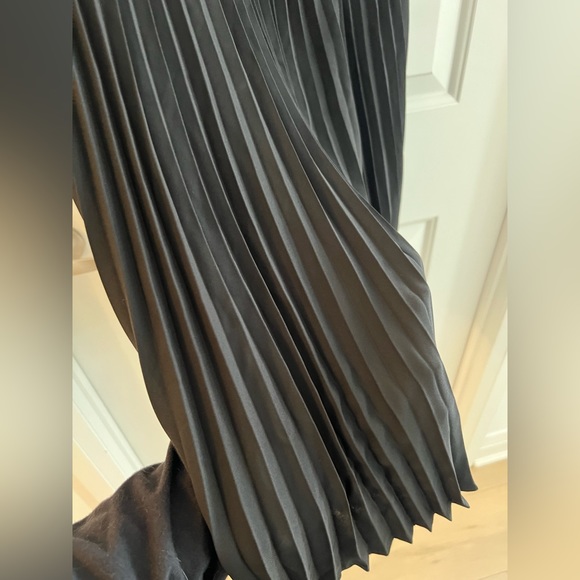 Babaton long pleated skirt - Picture 2 of 3